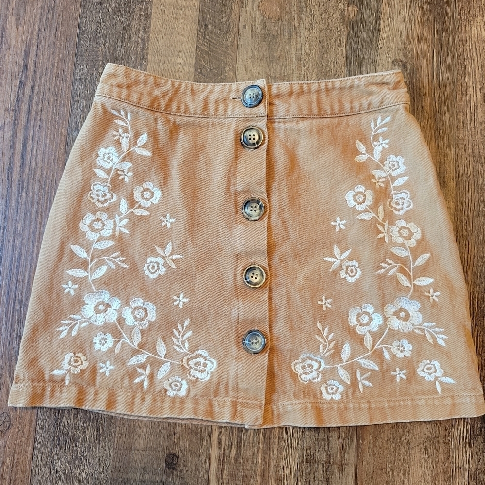 Mi Ami Tan White Floral Embroidery Button Down Mini Skirt